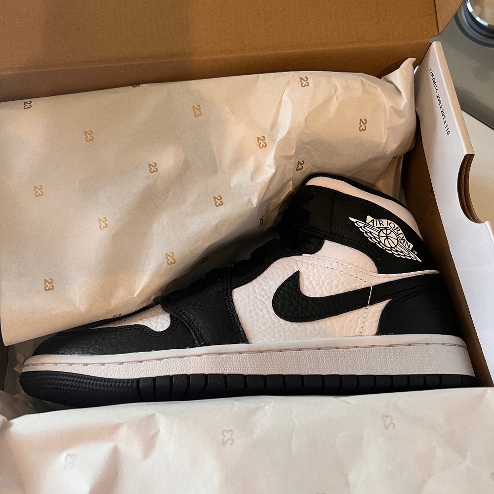 Women's Air Jordan 1 Mid